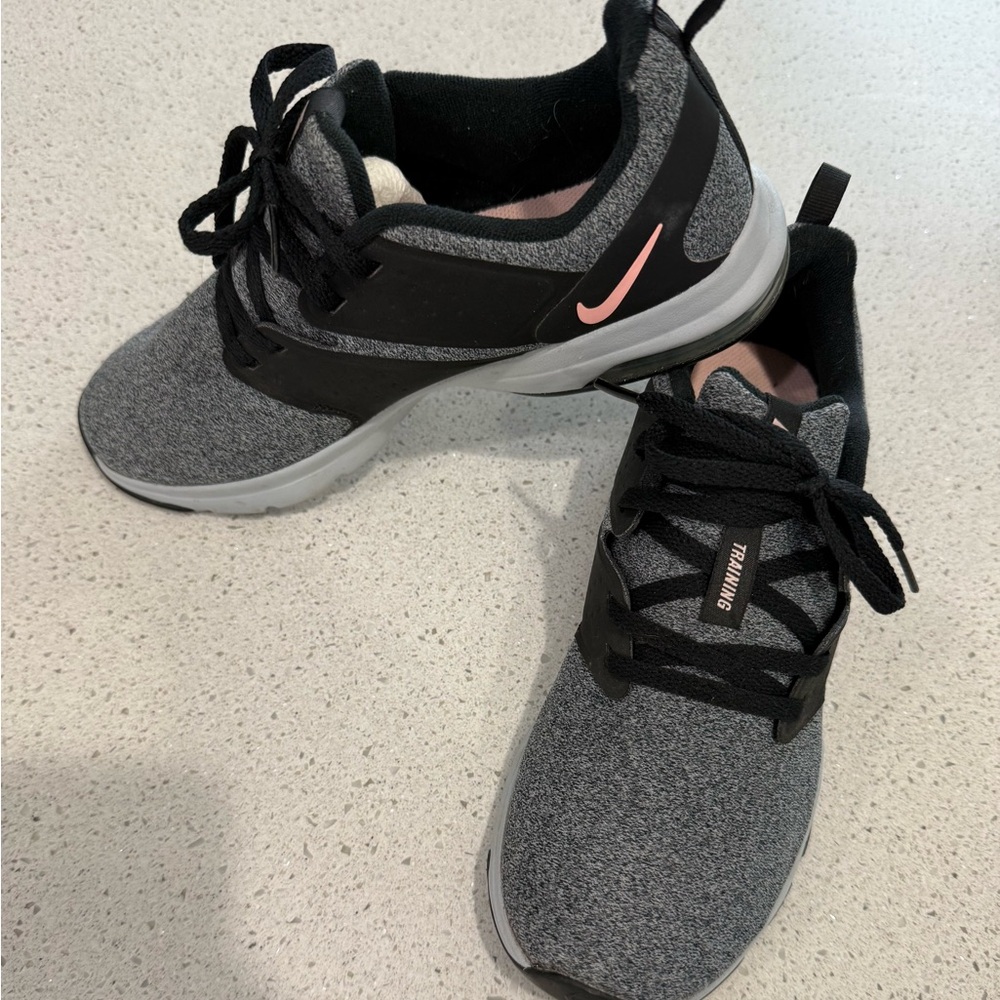 Nike Women’s lightweight sneakers